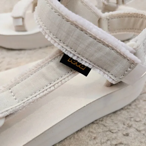 NEW Women Teva Sandals - Cream