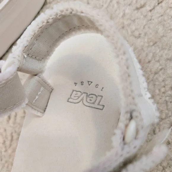 NEW Women Teva Sandals - Cream