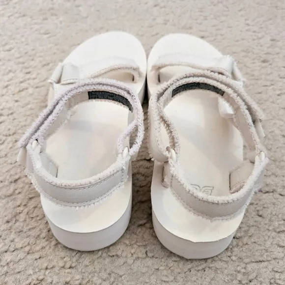 NEW Women Teva Sandals - Cream