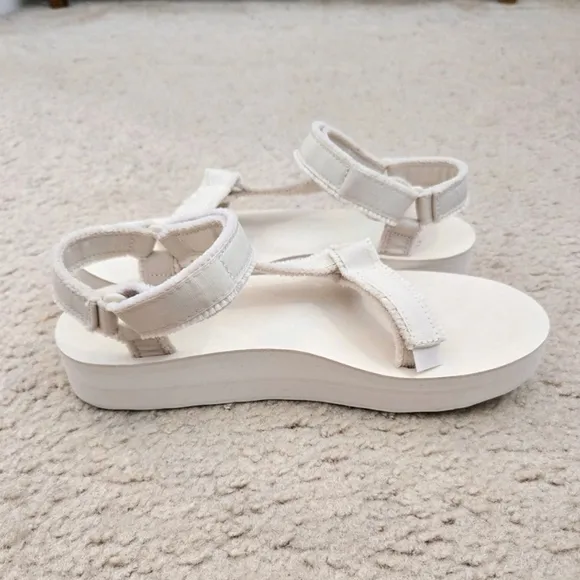 NEW Women Teva Sandals - Cream