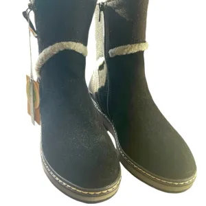 New Women's White Mountain boots with side sizzlers and design.  Size 6.5M