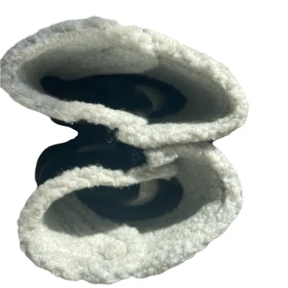 New Women's White Mountain boots with side sizzlers and design.  Size 6.5M