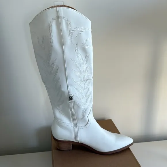 NIB Miracle Miles Boutique Womens White Inlay Faux Leather Western Boots 8.5