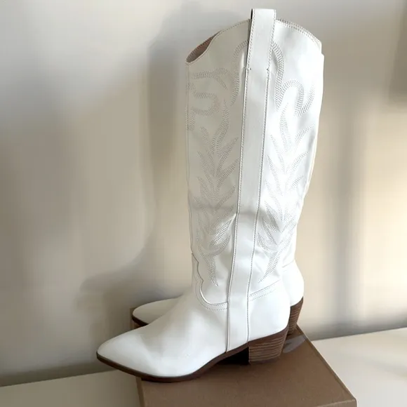 NIB Miracle Miles Boutique Womens White Inlay Faux Leather Western Boots 8.5