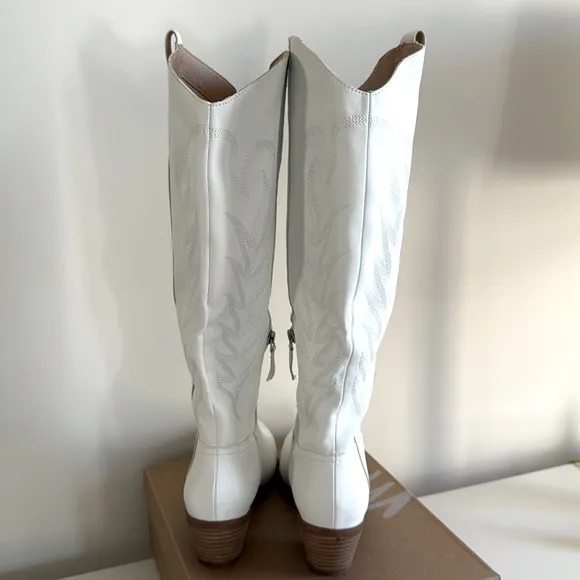NIB Miracle Miles Boutique Womens White Inlay Faux Leather Western Boots 8.5