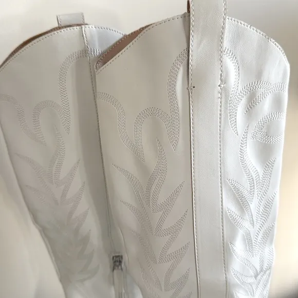 NIB Miracle Miles Boutique Womens White Inlay Faux Leather Western Boots 8.5