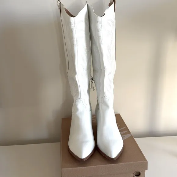 NIB Miracle Miles Boutique Womens White Inlay Faux Leather Western Boots 8.5