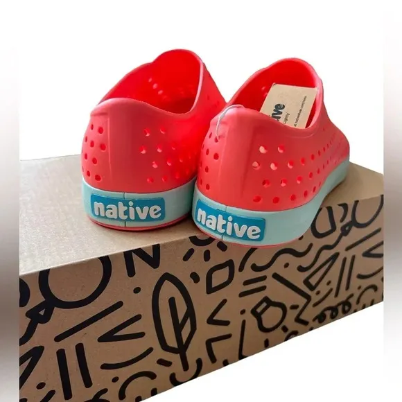 NIB Native Jefferson in Popstar Orange/Hydrangea Blue Shoes J5