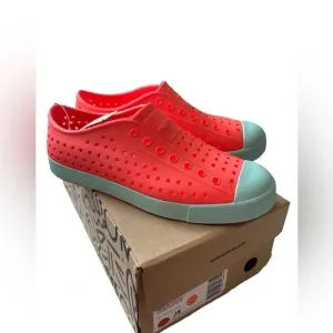 NIB Native Jefferson in Popstar Orange/Hydrangea Blue Shoes J5