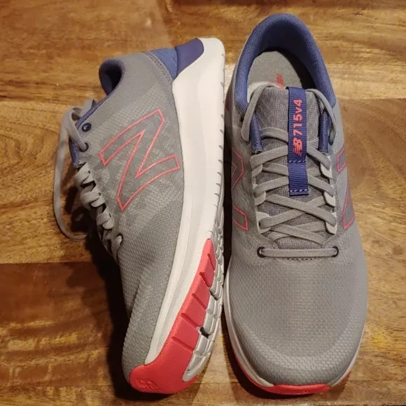 NIB New Balance 715v4 size 9 shoes