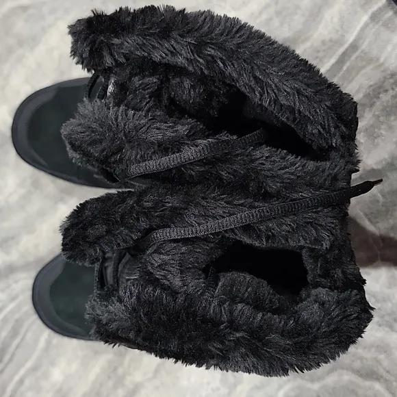 NIB (New in Box) Women's Columbia Ice Maiden Winter Waterproof Boots