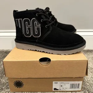 NIB UGG Neumel Graphic Outline Big Kid Boots Size 3