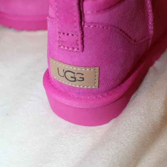 NIB‎ UGG ULTRA MINI SUEDE SHEARLING LINED ANKLE BOOTS CARNATION PINK