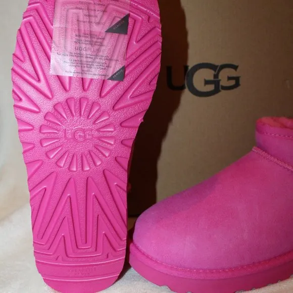 NIB‎ UGG ULTRA MINI SUEDE SHEARLING LINED ANKLE BOOTS CARNATION PINK