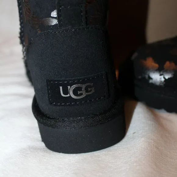 NIB UGG‎ WOMEN'S FLORAL METALLIC MINI SUEDE SHEARLING LINED BOOTS BLACK SILVER