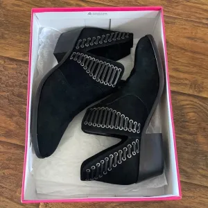 NIB Vince Camuto suede boots black 7.5