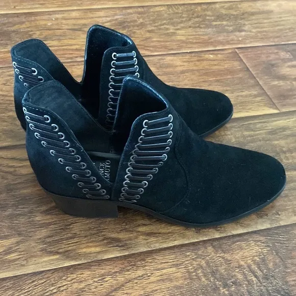 NIB Vince Camuto suede boots black 7.5