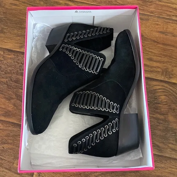 NIB Vince Camuto suede boots black 7.5