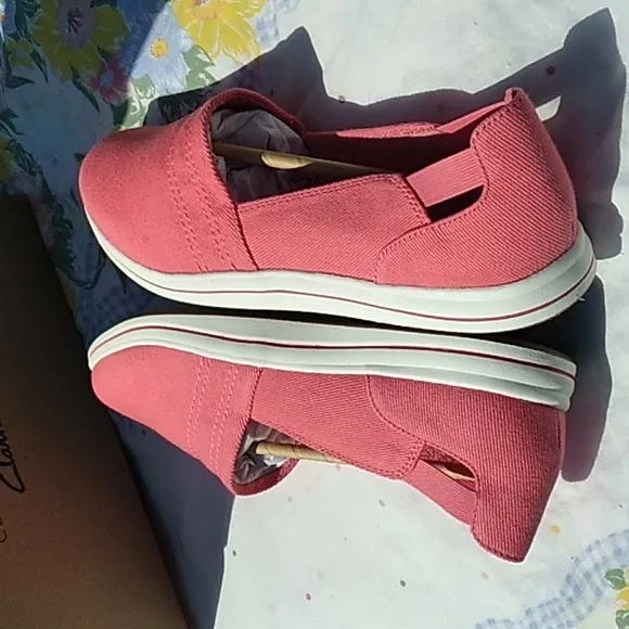 NIB Women's Clarks Cloudsteppers corral pink slip on shoes sizes 6.5 and 11