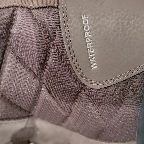 NIB Women's Size 9 Columbia Ice Maiden II Boots