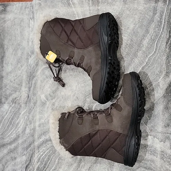 NIB Women's Size 9 Columbia Ice Maiden II Boots