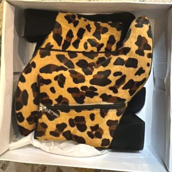 NIB🔥$290 Schutz Gorgeous Horsehair Booties🤩 with Dustbag Size 9 Trending