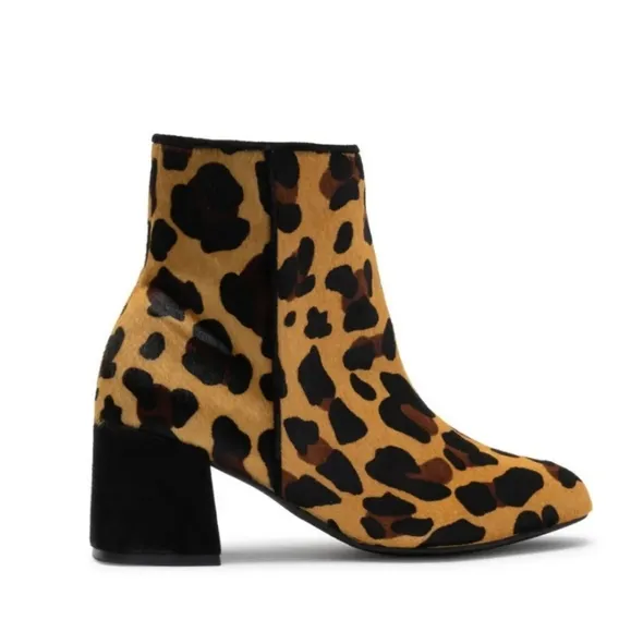 NIB🔥$290 Schutz Gorgeous Horsehair Booties🤩 with Dustbag Size 9 Trending