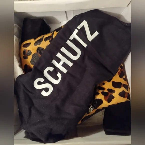 NIB🔥$290 Schutz Gorgeous Horsehair Booties🤩 with Dustbag Size 9 Trending