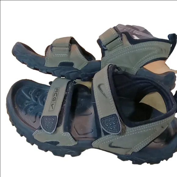 NIKE ACG MENS SANDALS GREEN WITH BLACK SIZE 8