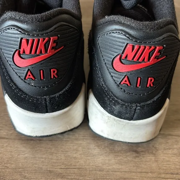Nike Air Black and Green Sneakers with Air Cushion