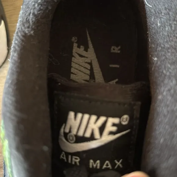 Nike Air Black and Green Sneakers with Air Cushion