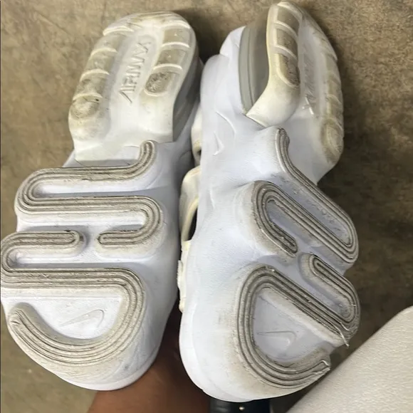 NIKE Air Max Coco Sandals White size 9