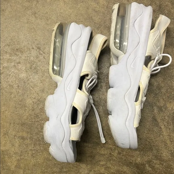 NIKE Air Max Coco Sandals White size 9
