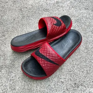 NIKE BENASSI SOLARSOFT SLIDESJDI BLACK UNIVERSITY RED REDS BLACKS