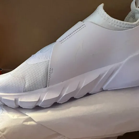 Nike Flex Runner 2 GS Triple White NIB 7Y