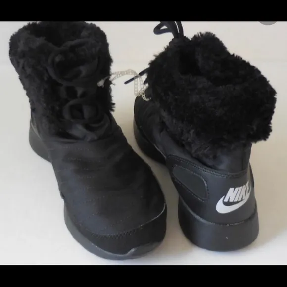 Nike Kaishi Winter High Sneaker Boots. Size 6.