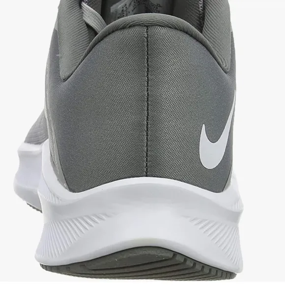 Nike Quest 3 'Light Smoke Grey' Running Shoe
