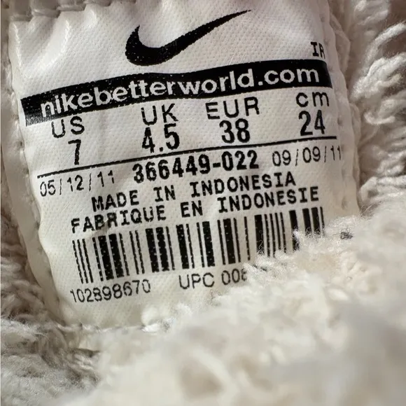 NIKE SNEAKER HOODIE SUEDE WOMEN'S BEIGE BOOTS Size 7 (366449-022)
