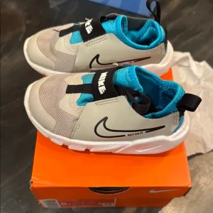 Nike Sneakers in Black and Blue with Lightweight Breathable Material