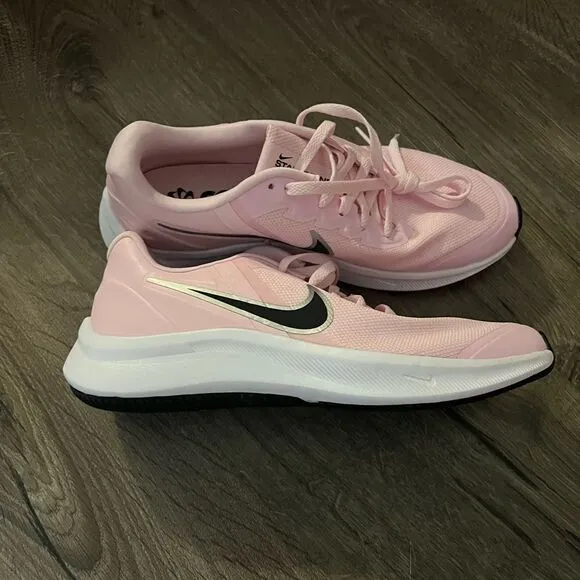 Nike Star Runner 3 Grade School Kids' Running Shoes size 5Y