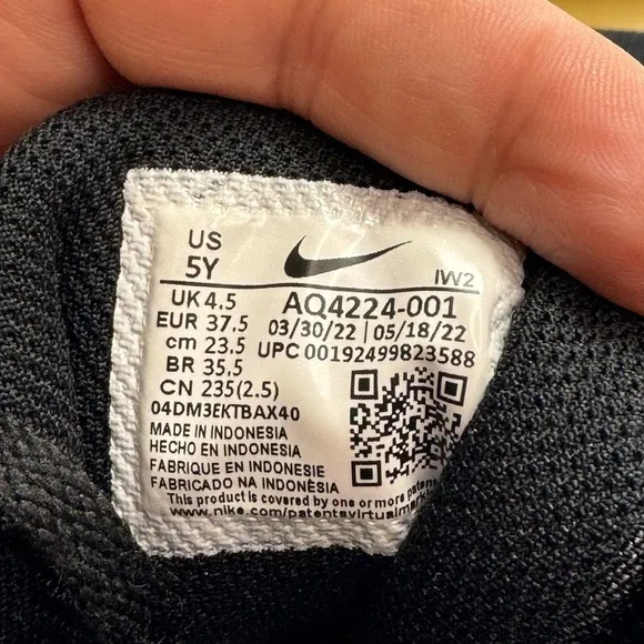 Nike Team Hustle D9 in Black, Silver, and Grey Wolf AQ4224-001  Boys Siz…