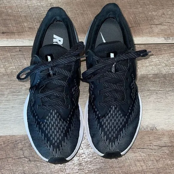 Nike Women’s Air Zoom Winflo 6 Lace Up Low Top Running Shoes Black White Size 7.