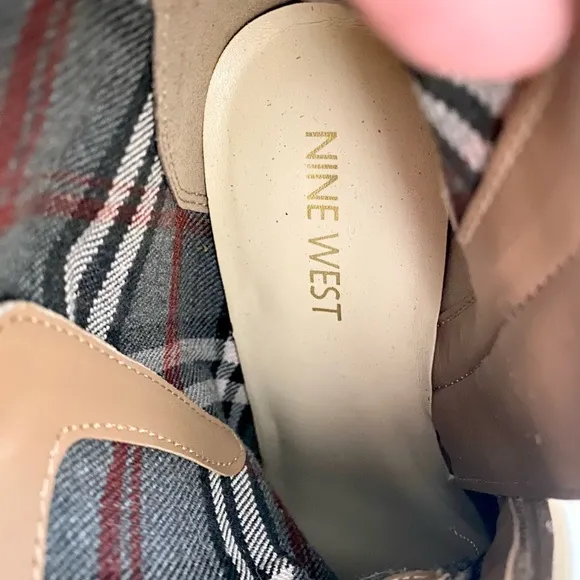 Nine West Tan Suede Ankle Boots with Faux Fur Trim size 7. Real leather.