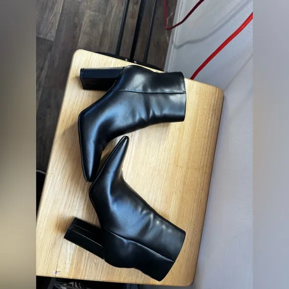 Nine West Yuhav Black boots. Size 7 1/2
