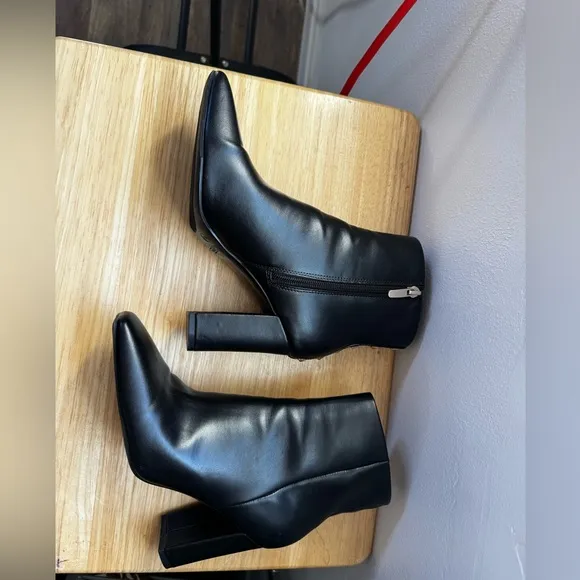 Nine West Yuhav Black boots. Size 7 1/2