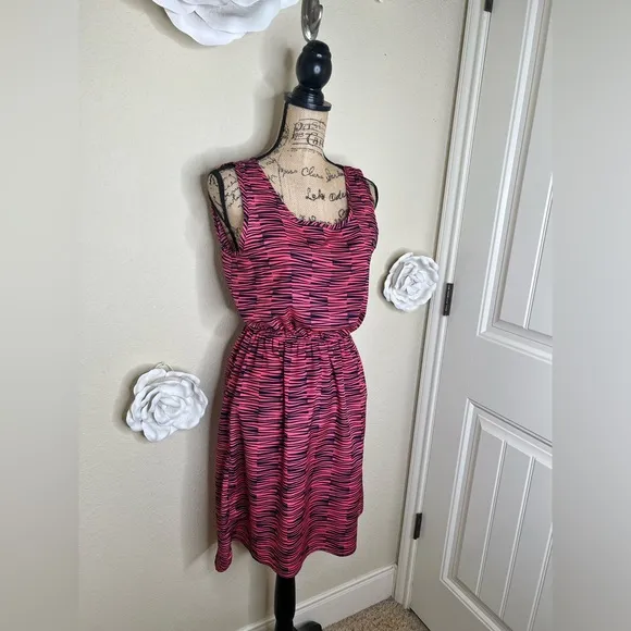 NTM: Needle &amp; Thread Hi Lo Sleeveless Pink &amp; Navy Abstract Stripe Dress Sz M