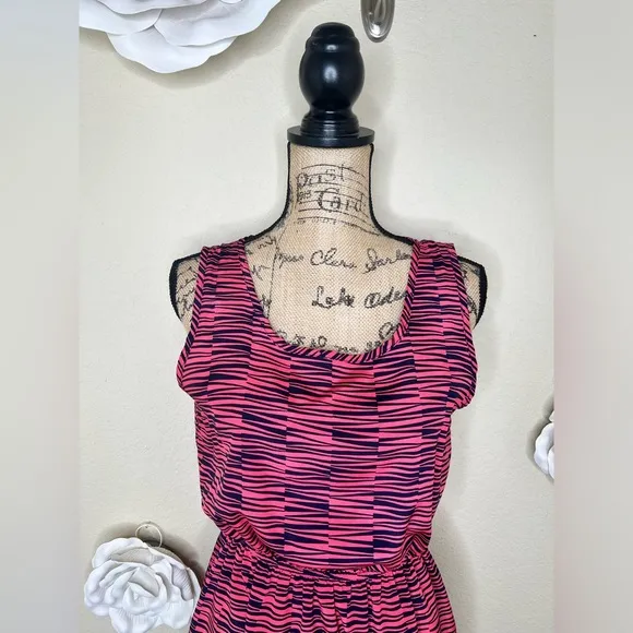 NTM: Needle &amp; Thread Hi Lo Sleeveless Pink &amp; Navy Abstract Stripe Dress Sz M