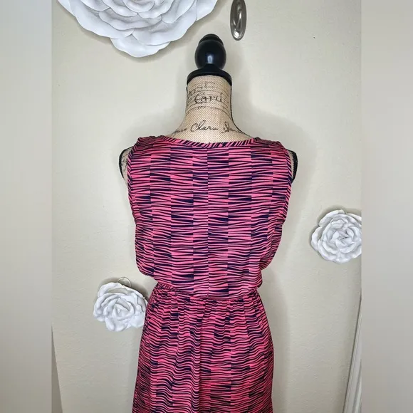 NTM: Needle &amp; Thread Hi Lo Sleeveless Pink &amp; Navy Abstract Stripe Dress Sz M