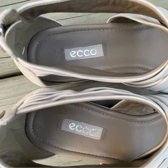 NWOB Ecco Bouillon Leather Flat Sandals size 39