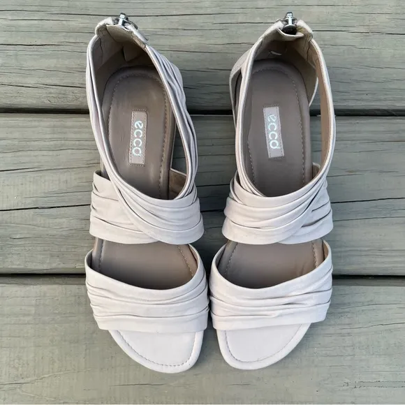 NWOB Ecco Bouillon Leather Flat Sandals size 39